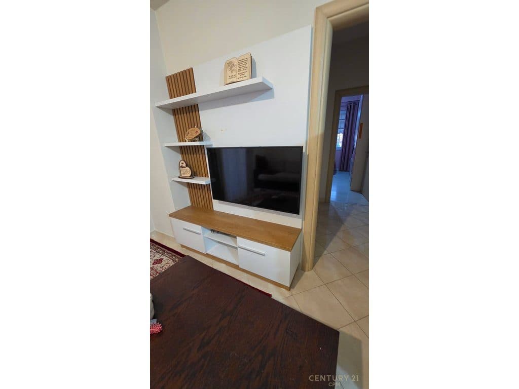 Apartament 2+1+2 Me Qira Bar Artisti, Astir