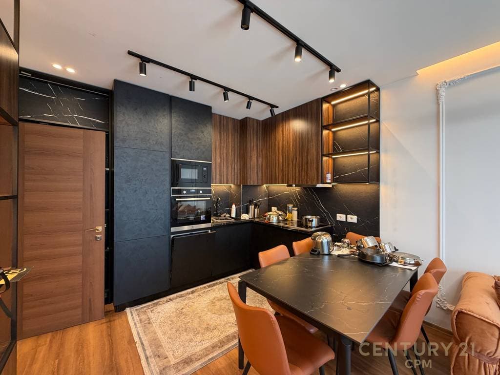 Apartament 1+1 per shitje me post parkimi tek Farmacia 10 2