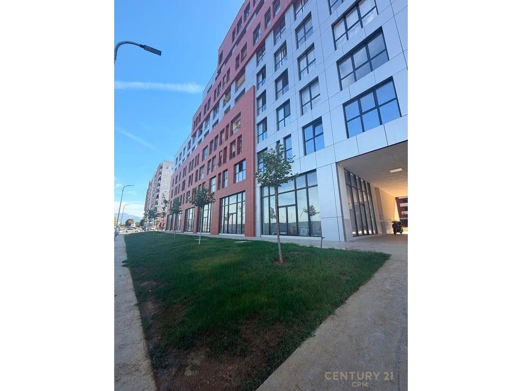 Urban Gate, dyqan në shitje – Astir 2