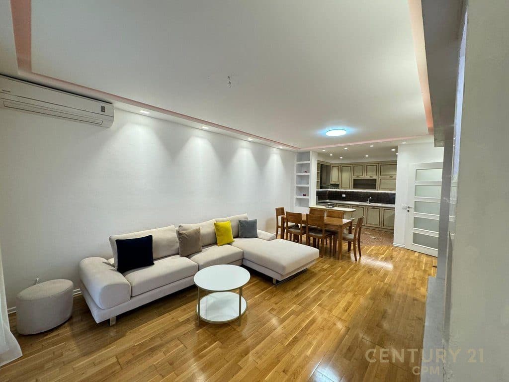 JAPIM PER QIRA APARTAMENT 2+1+2 PRANE KRISTAL CENTER! 2