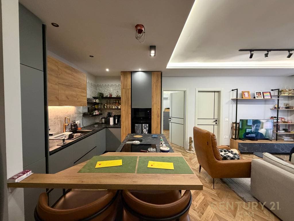 Apartament 2+1 në shitje tek Komuna e Parisit 4
