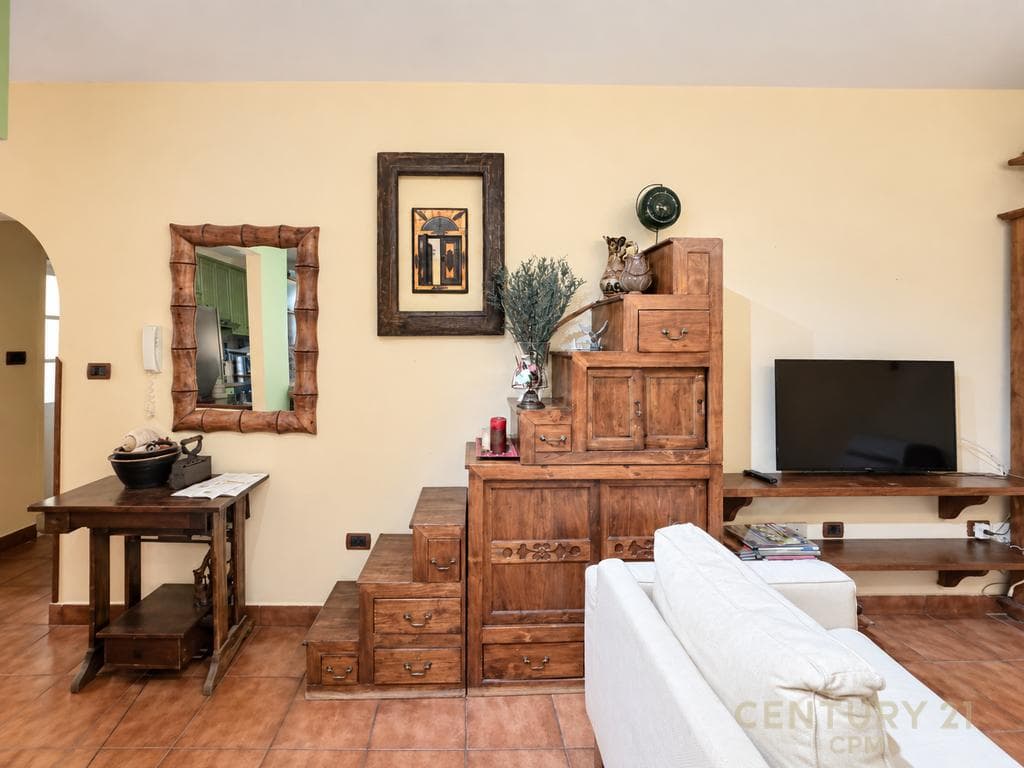 JAPIM PER QIRA APARTAMENT 2+1, RRUGA E KOSOVAREVE! 3