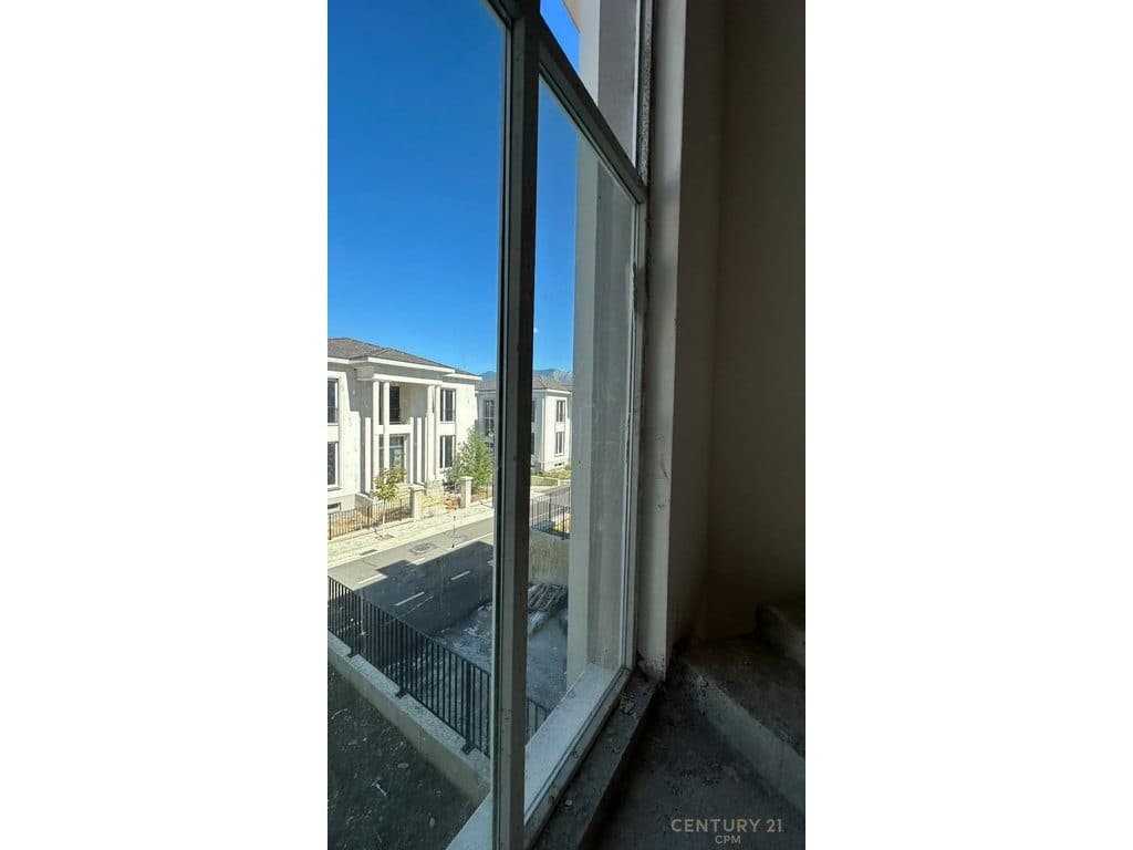 Shitet Vilë Unike me Pishine Verore dhe Dimerore, Rolling Hills 2 4