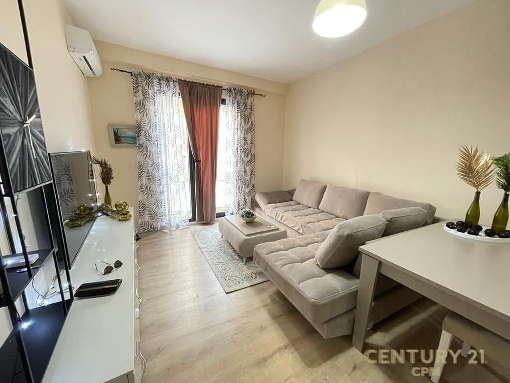 APARTAMENT 1+1 ME QERA PRANE KODRES SE DIELLIT! 4