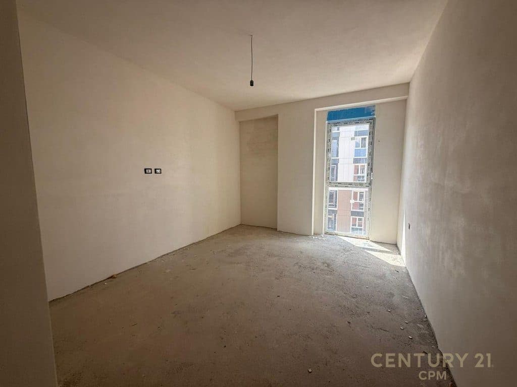 APARTAMENT 2+1+2 PRANË BULEVARDIT TË RI!