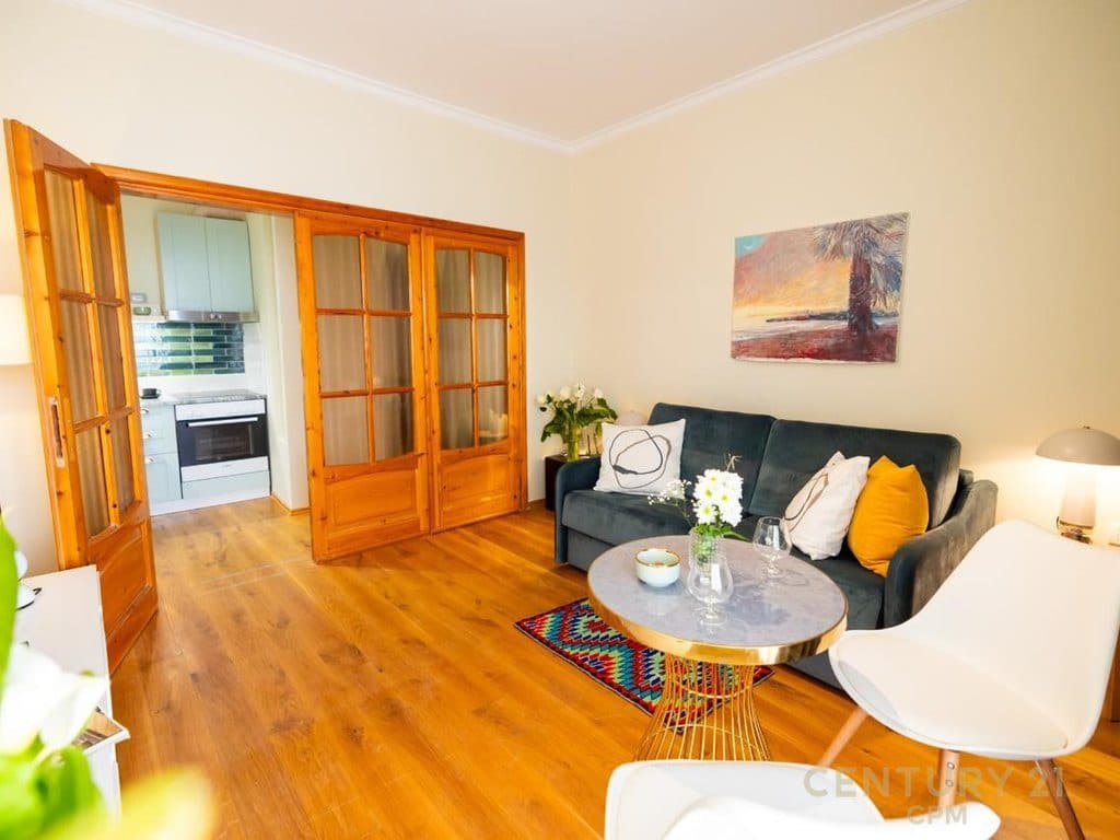 Shitet apartament me pamje nga deti ne Vlore 3
