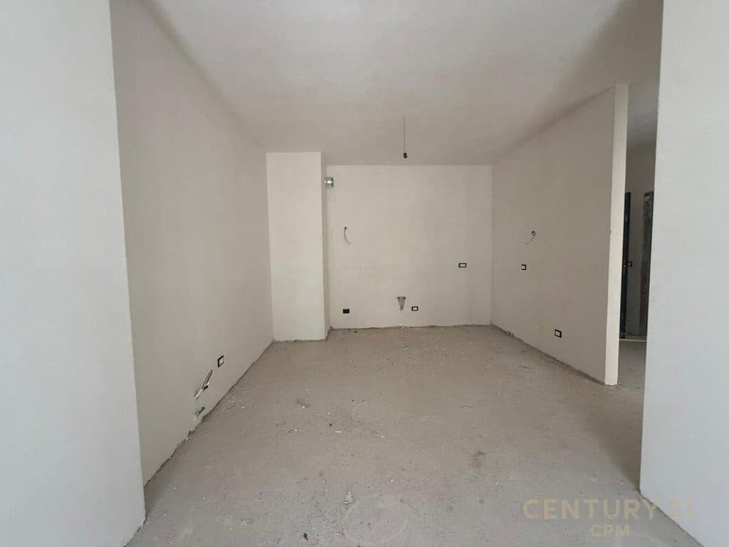 APARTAMENT 2+1+2 PRANË BULEVARDIT TË RI! 2