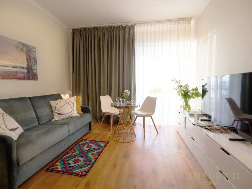 Shitet apartament me pamje nga deti ne Vlore 2