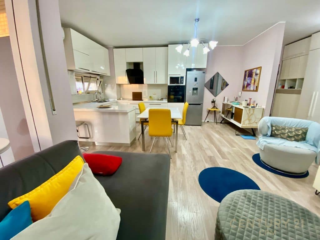 NE KOMUNEN E PARISIT TEK KRISTAL CENTER SHESIM APARTAMENT 2+1+2+VERANDE + DEPO 3