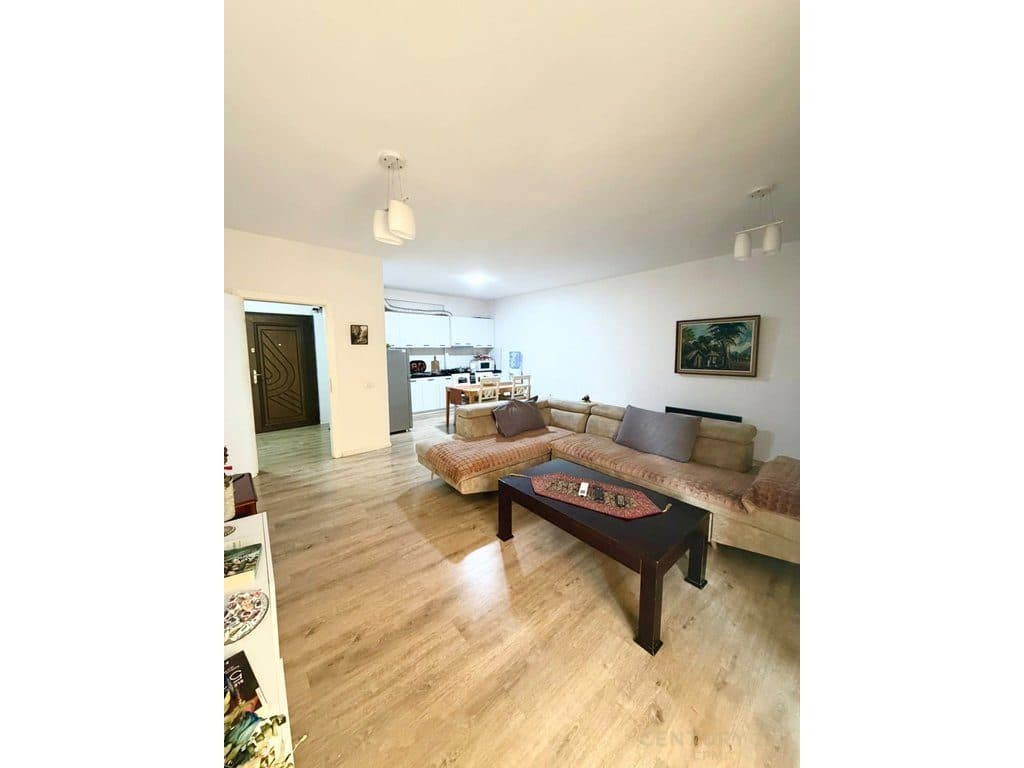 PRANE LULISHTES KOMUNA E PARISIT SHESIM APARTAMENT 2+1+2 2