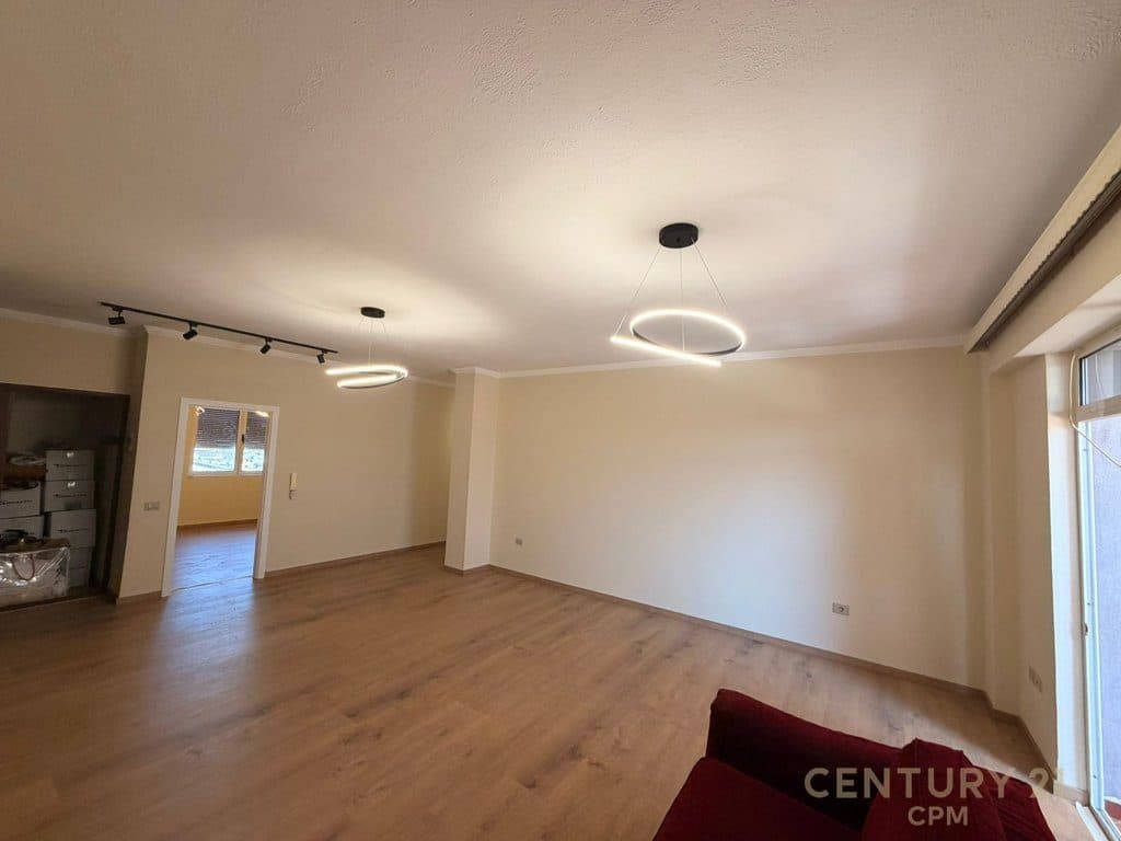 SHESIM APARTAMENT 3+1+2 PRANE STACIONIT TE FUNDIT TE TIRANES SE RE!!!