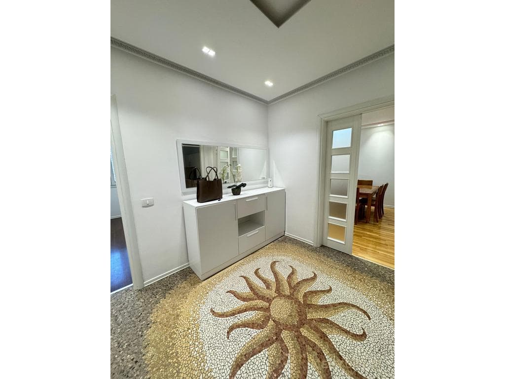 JAPIM PER QIRA APARTAMENT 2+1+2 PRANE KRISTAL CENTER! 4