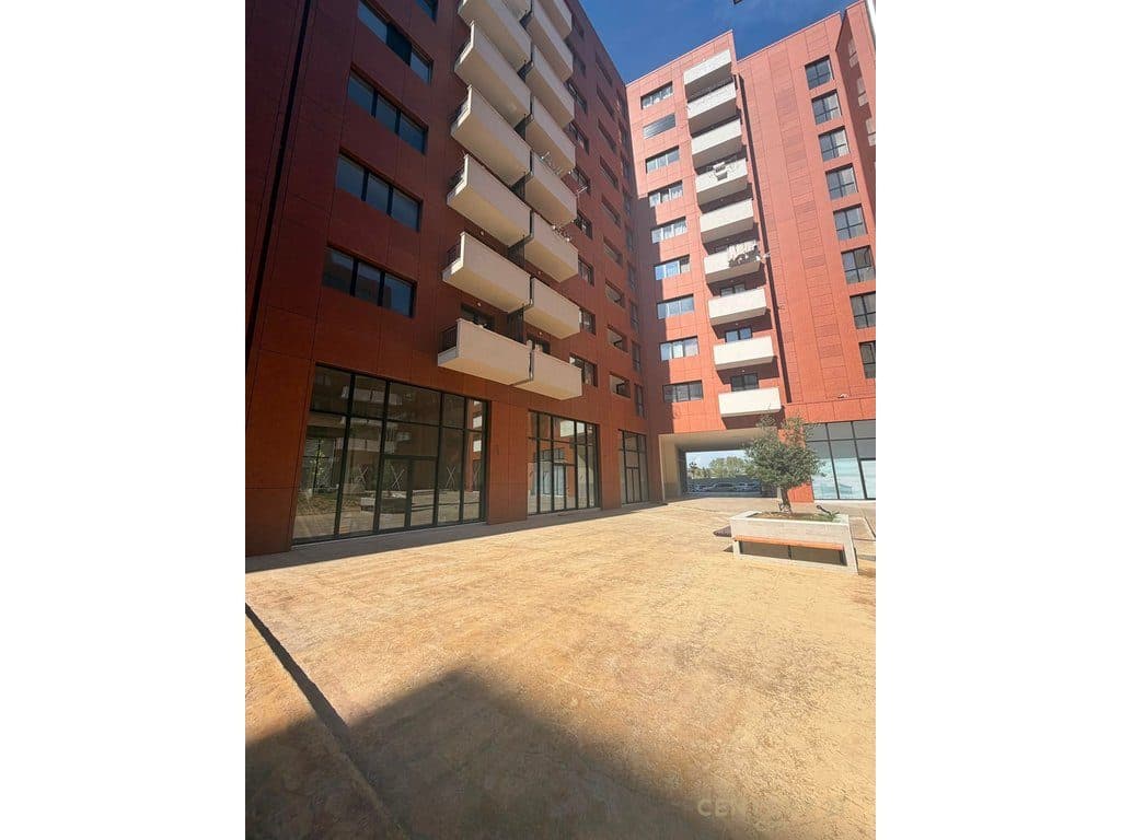 Urban Gate, dyqan në shitje – Astir 3