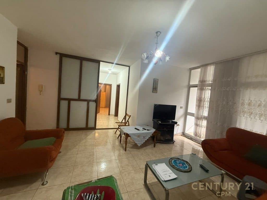 Apartament 2+1 Me Qira në Komunën e Parisit, Tiranë – 500€ | 90 m² 2