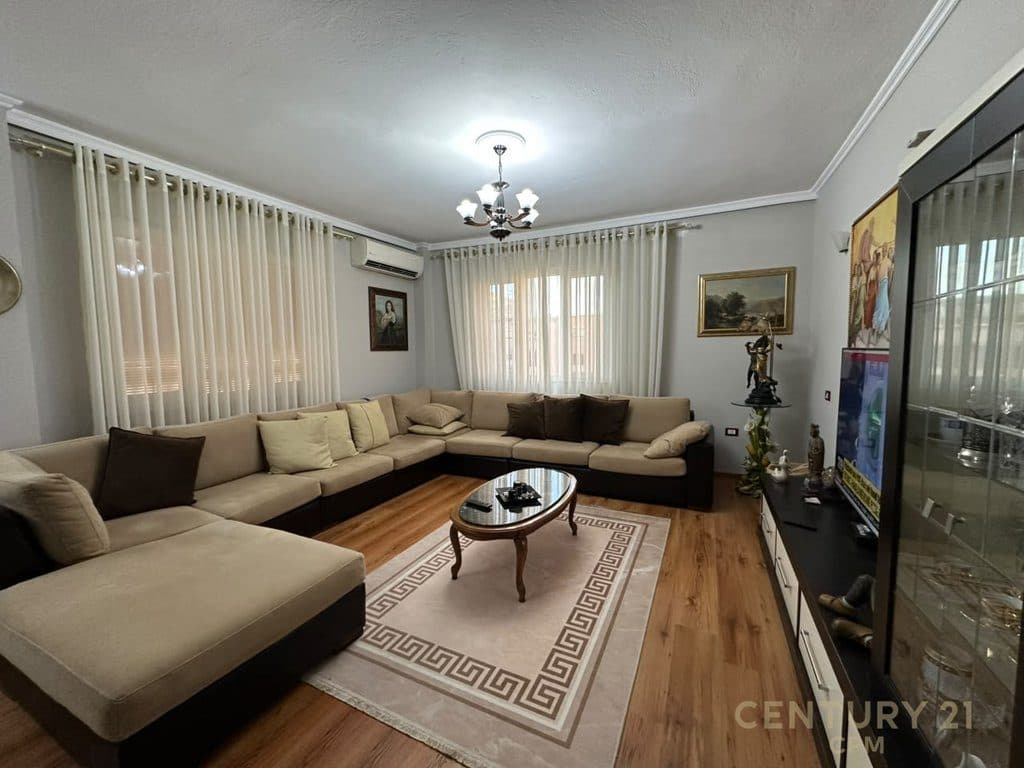 Apartament 3+1+2 Per Shitje Prane Rruges Muhamet Gjollesha!