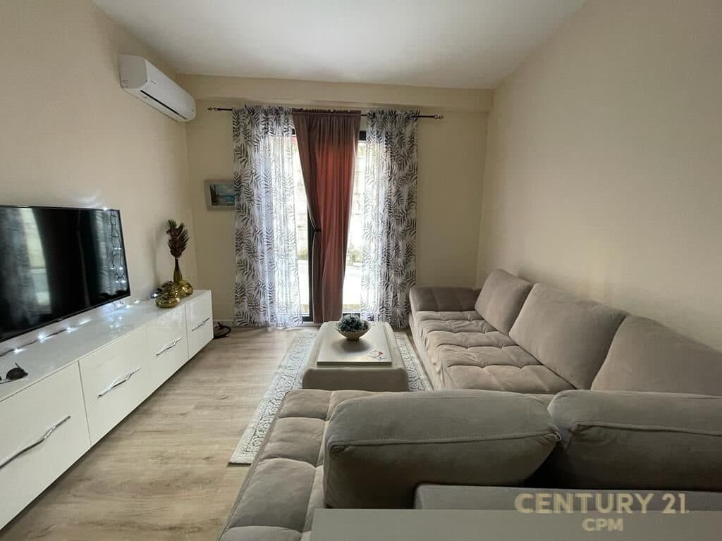 APARTAMENT 1+1 ME QERA PRANE KODRES SE DIELLIT! 2