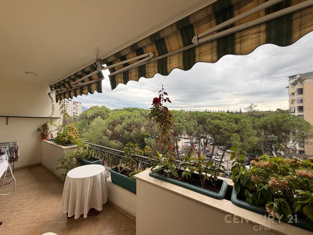 Apartament 3+1 me Garazh për Shitje pranë Stadiumit Arena 1