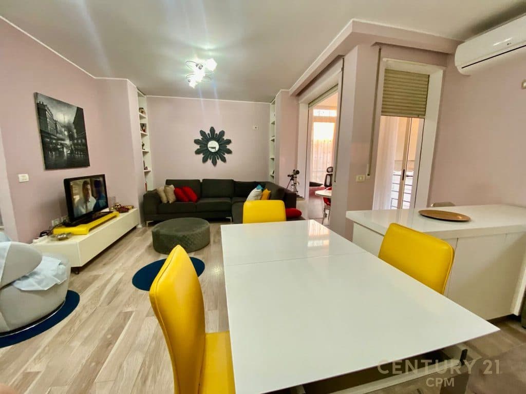 NE KOMUNEN E PARISIT TEK KRISTAL CENTER SHESIM APARTAMENT 2+1+2+VERANDE + DEPO 2