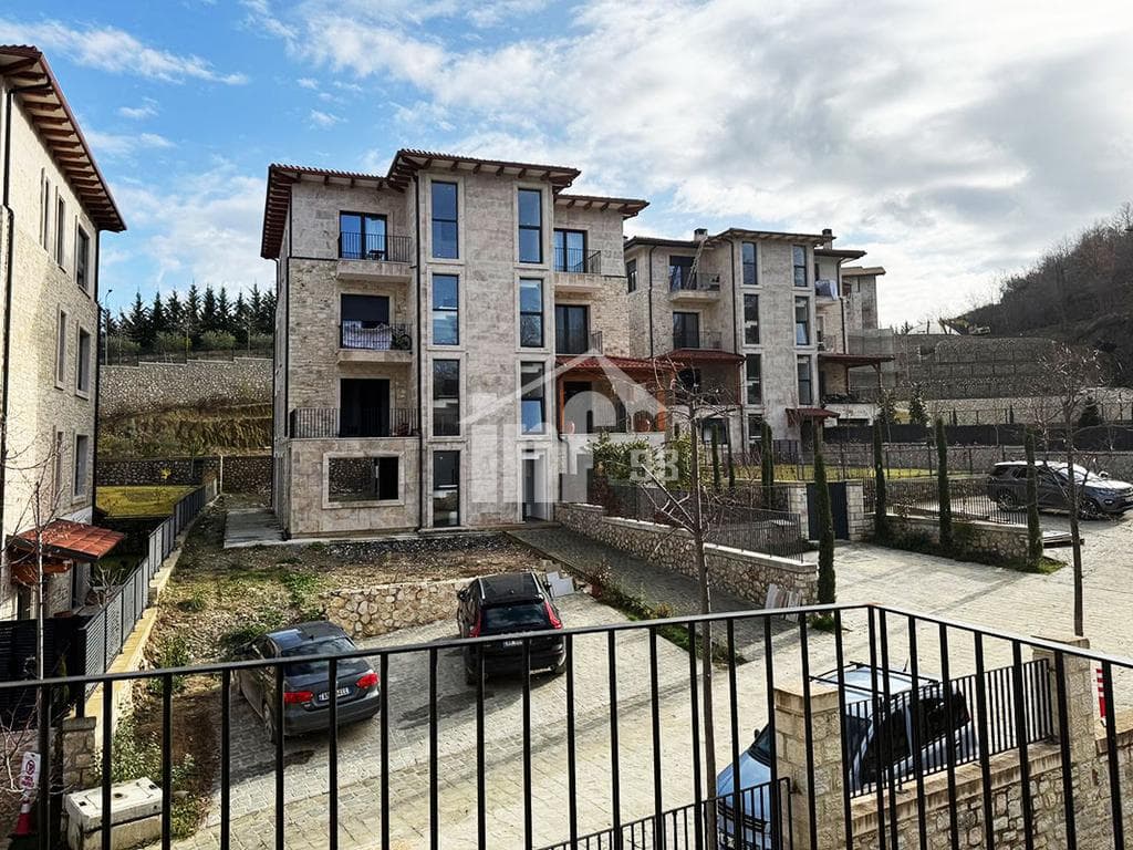 SECRET GARDEN RESIDENCE, VETEM 500 M NGA TEG 2