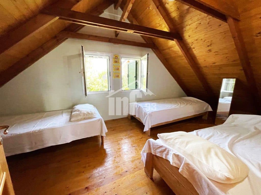 PRANË HOTELIT GJUETISË, ISHULL LEZHE