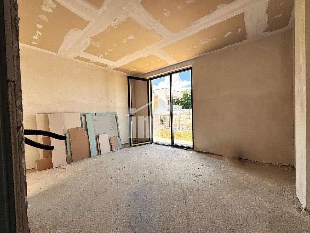 Home for sale in Tiranë 3