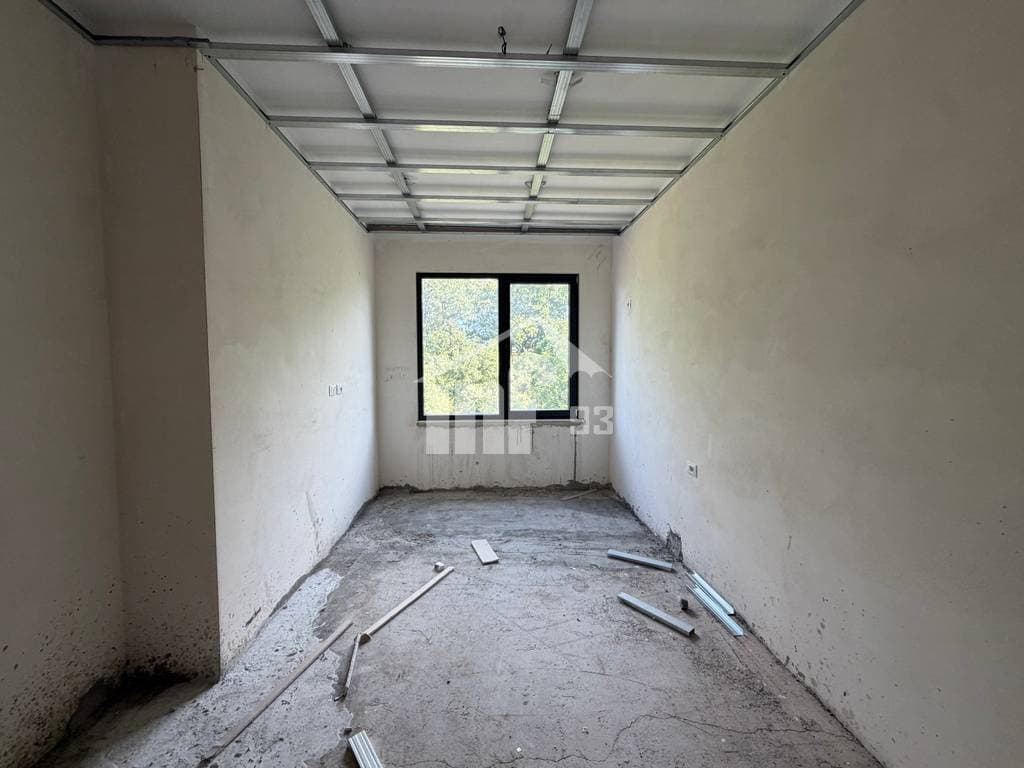 TEK XIBRAKU, PRANË RRUGËS SË ELBASANIT 2
