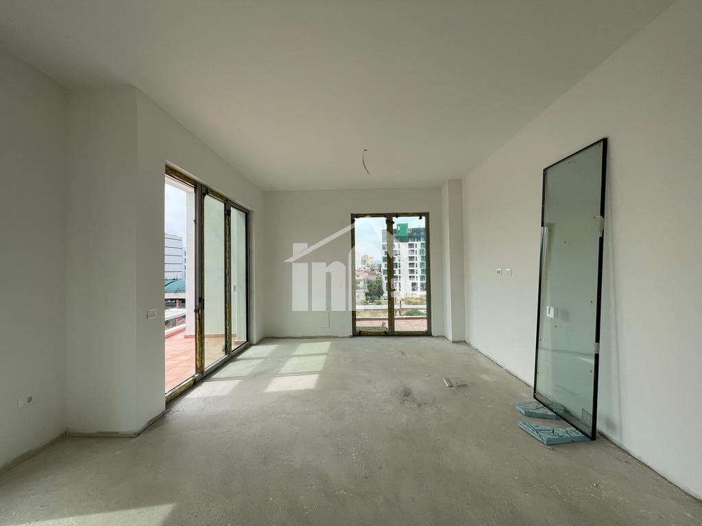 PARK AVENUE, PRANE BULEVARDIT “ZOGU I” 3