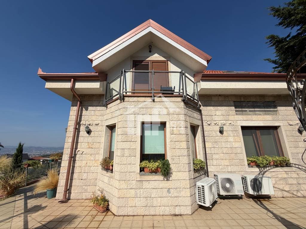 Home for sale in Tiranë 2