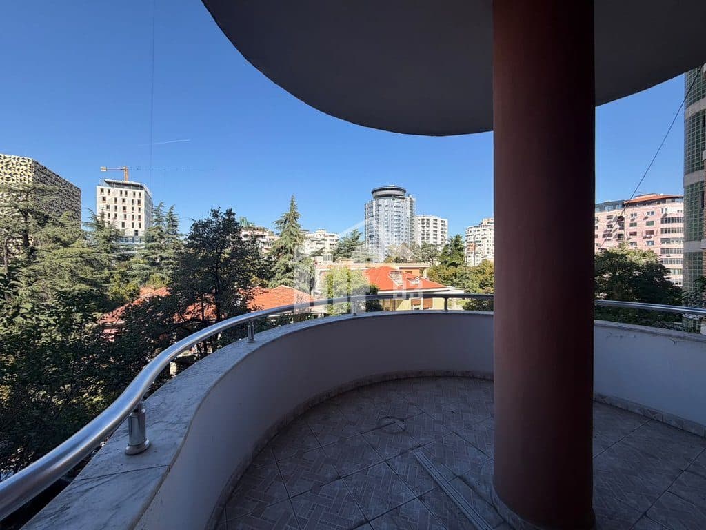 RRUGA “ISMAIL QEMALI” NË QENDËR TË ISH BLLOKUT