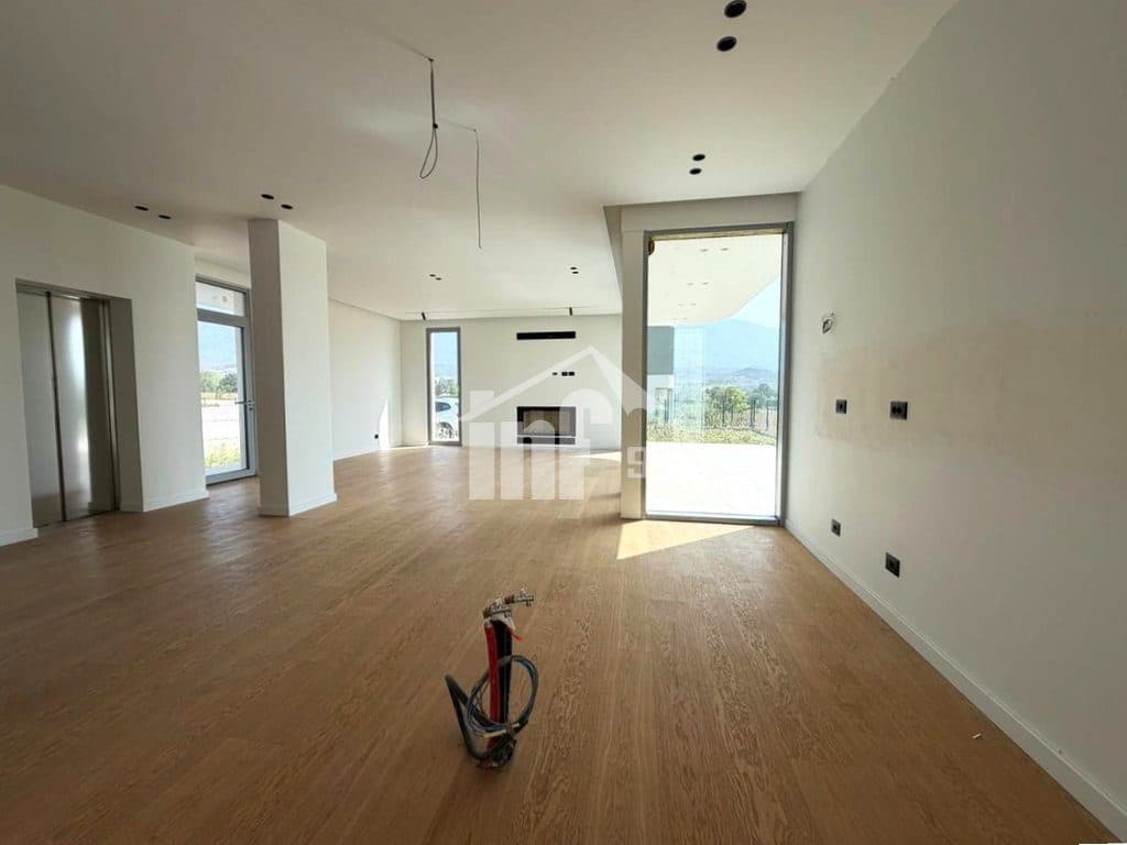 Home for sale in Tiranë 3