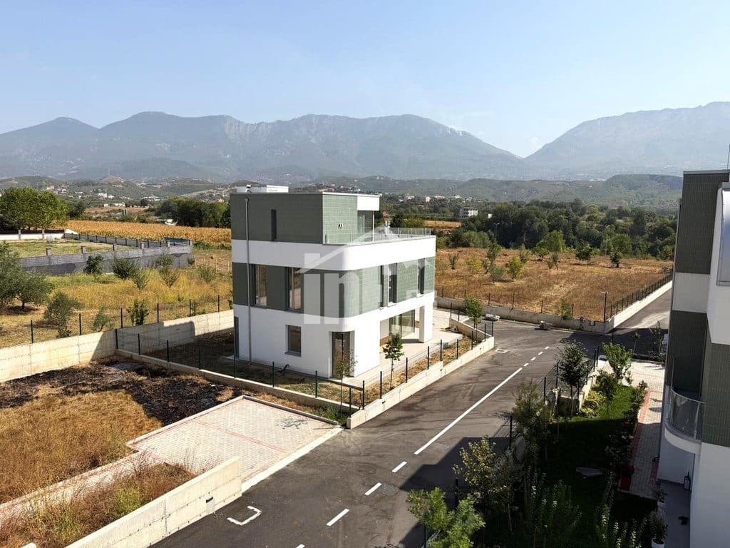 Home for sale in Tiranë 2