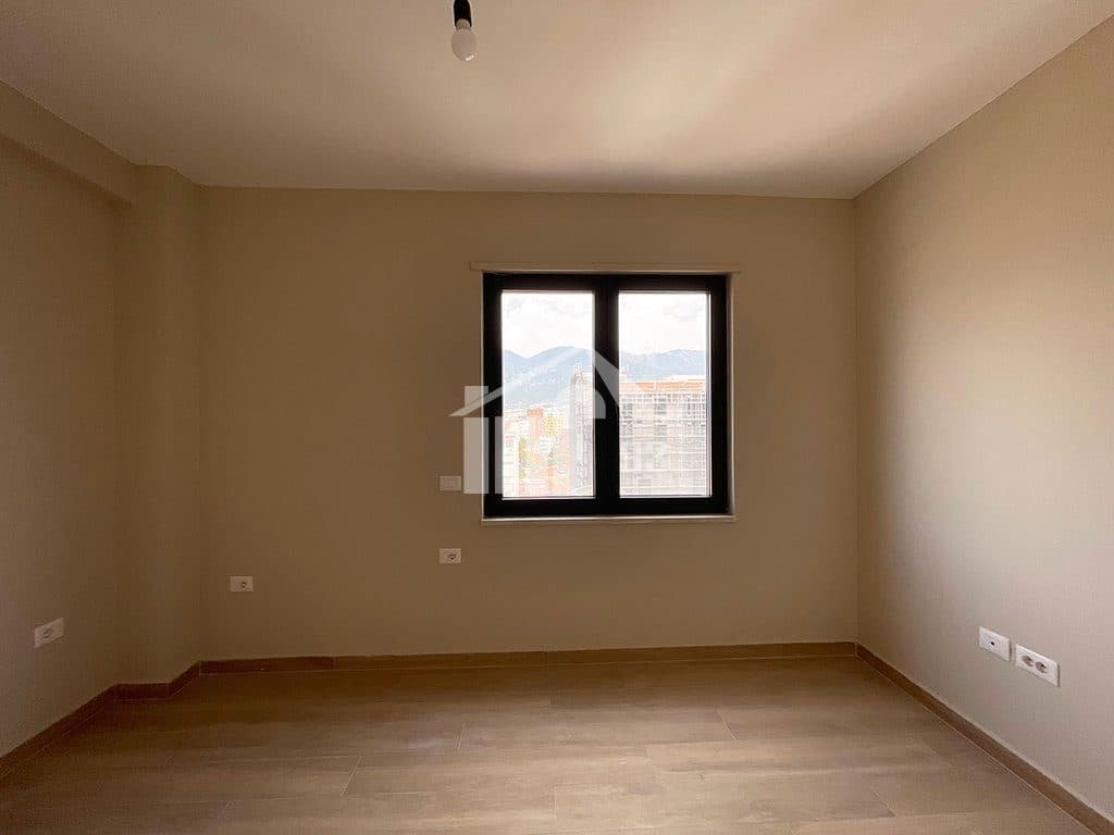 PRANË PAZARIT TE RI 4