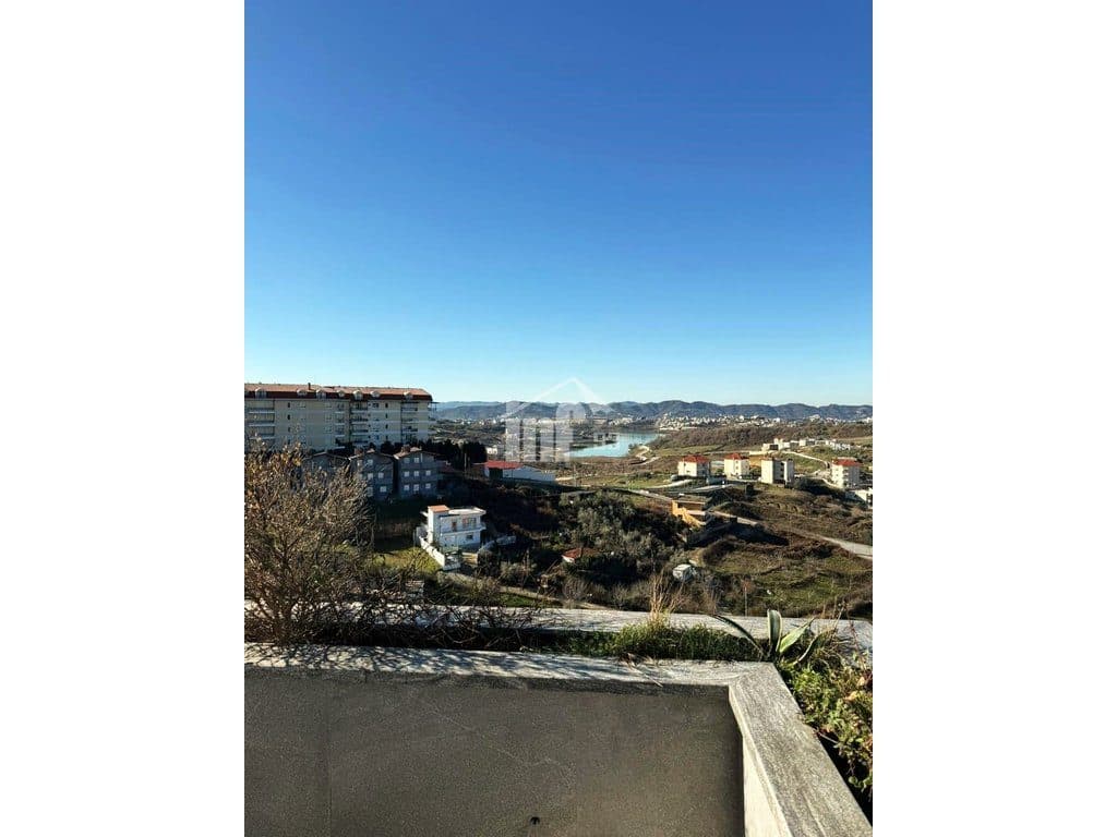 PRANË LIQENIT TË FARKËS 2
