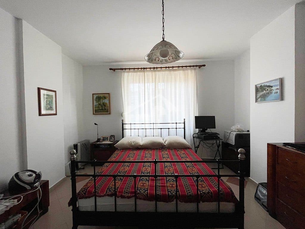 PRANË PAZARIT TE RI 3