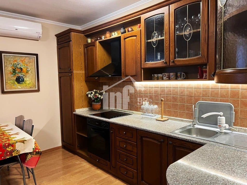 PRANË PAZARIT TË RI 3