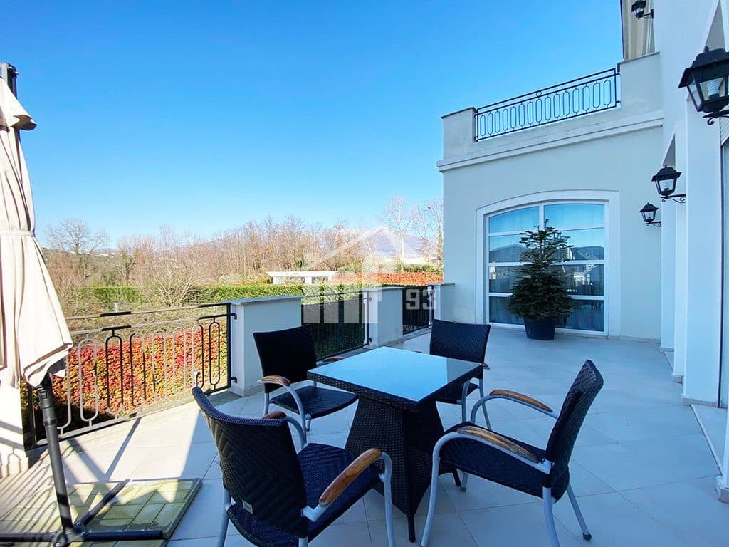 "ROLLING HILLS" LUXURY RESIDENCE 3