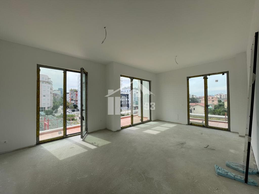PARK AVENUE, PRANE BULEVARDIT “ZOGU I”