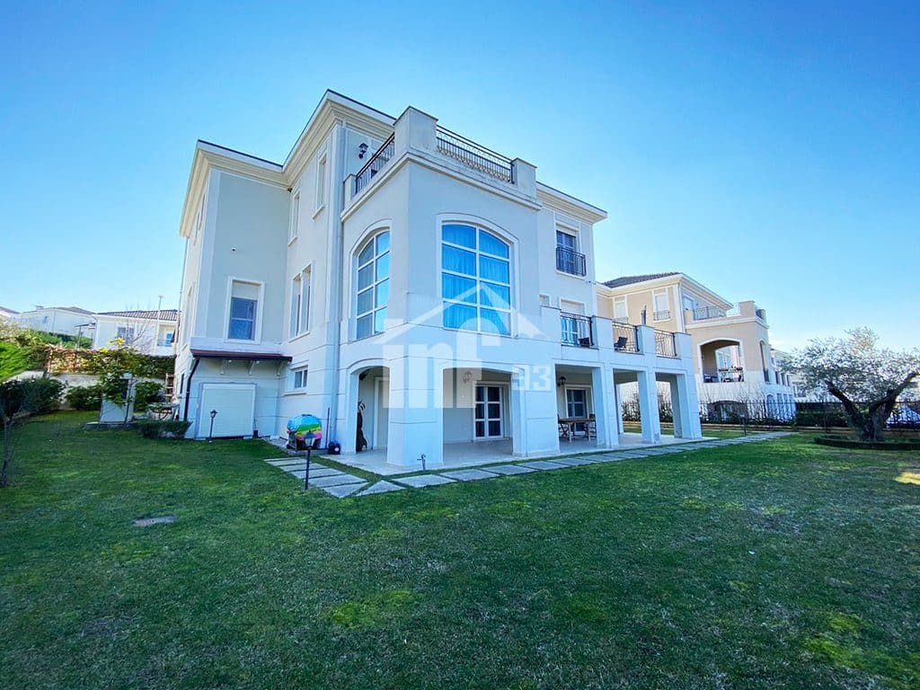 "ROLLING HILLS" LUXURY RESIDENCE