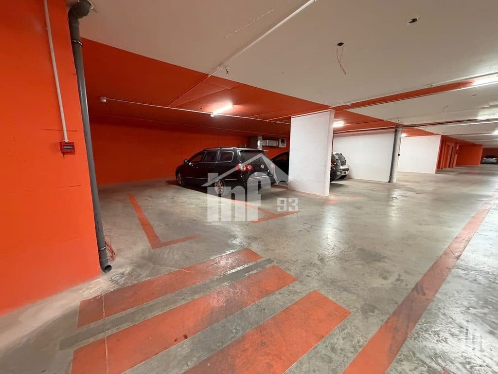 GARAZHE NË SHITJE PRANË QENDRËS 3