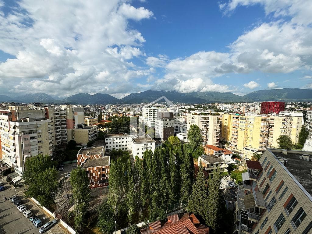 “AMBASADOR 3” PRANE PARKUT DHE LIQENIT 3