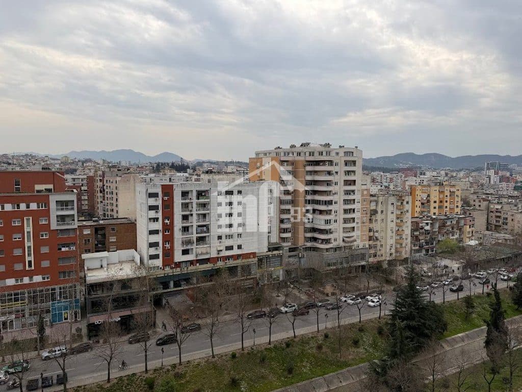BULEVARDI “ZHAN D’ARK ” PRANË BRRYLIT