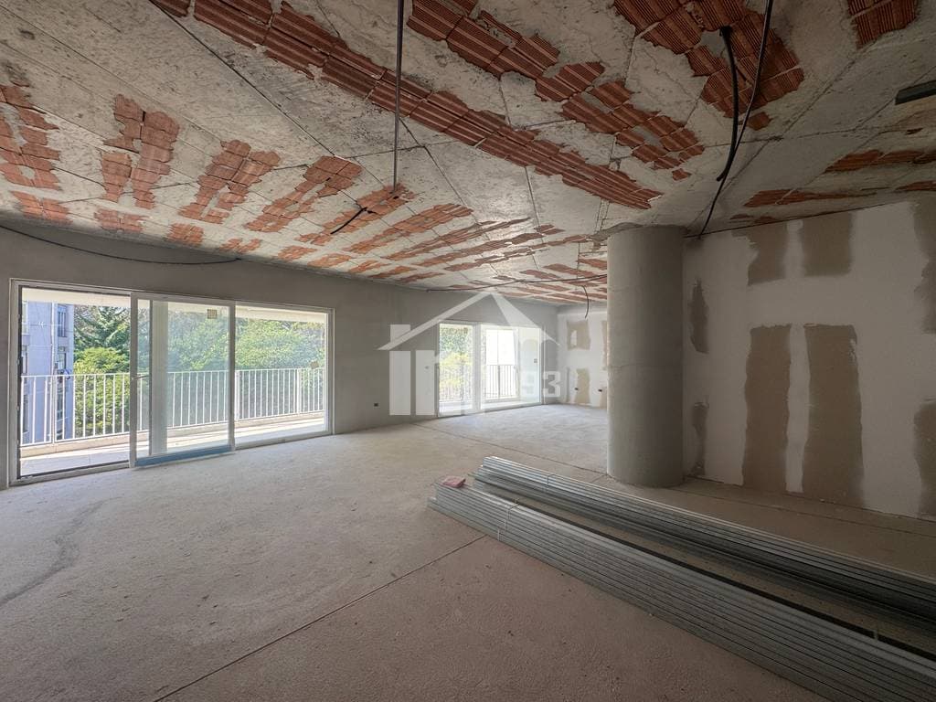 PRANË PARKUT TË LIQENIT DHE STADIUMIT “AIR ALBANIA" 3