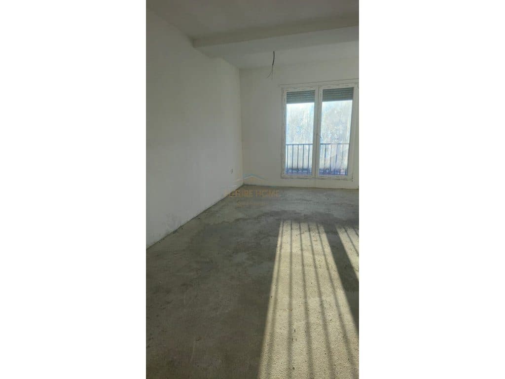 Shitet, Penthouse, Ali Dem, Tirane 4