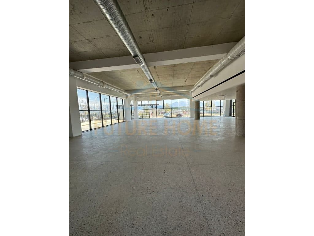 Qera, Godinë Multifunksionale,Autosrtada Tiranë- Durrës.