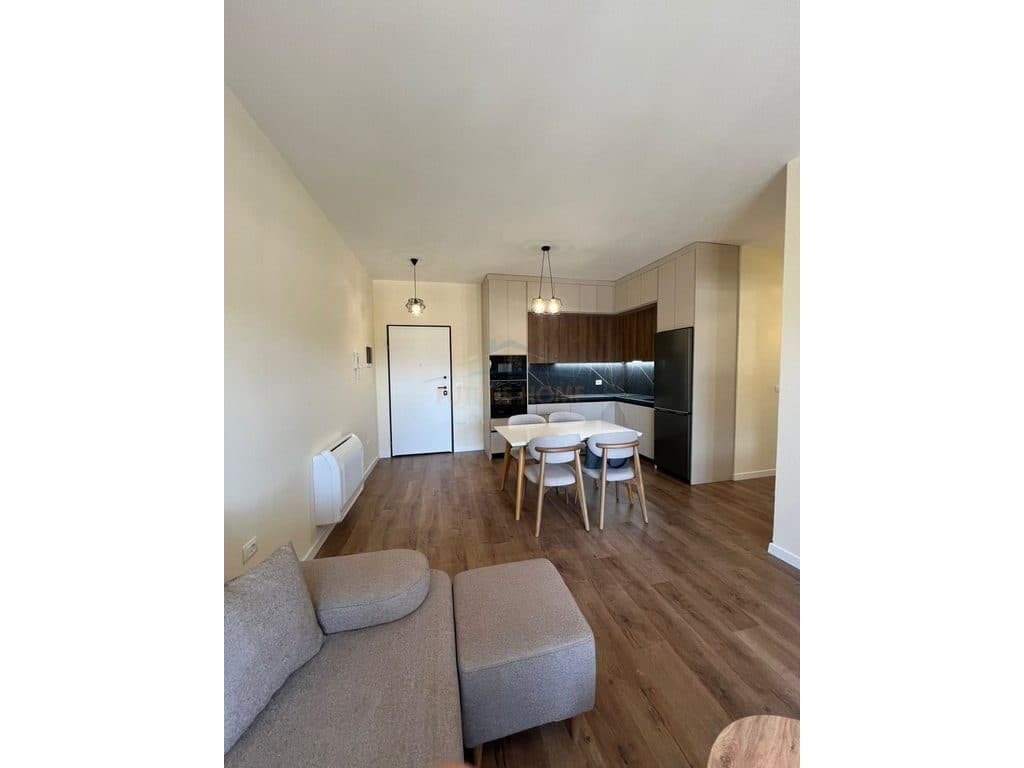 Qera Apartament 2+1+2+Post, Rruga 5 Maji, Tiranë 2