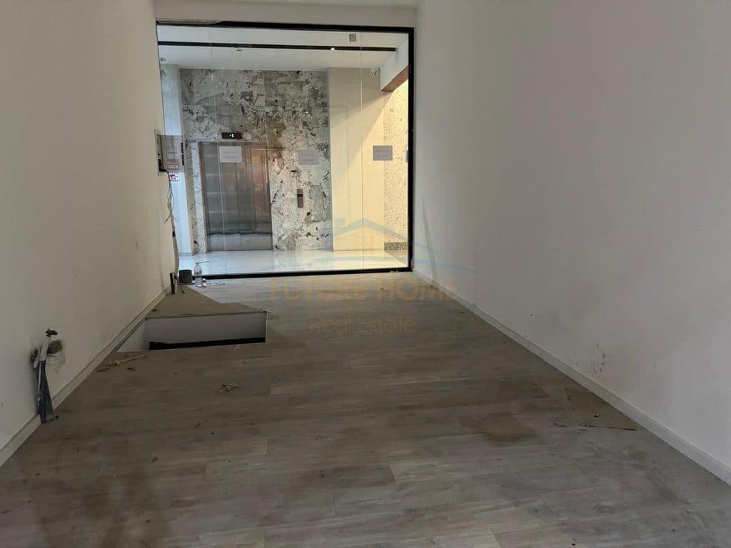 Qera, Ambjent biznesi, Garden Building, 21 Dhjetori, Tirane