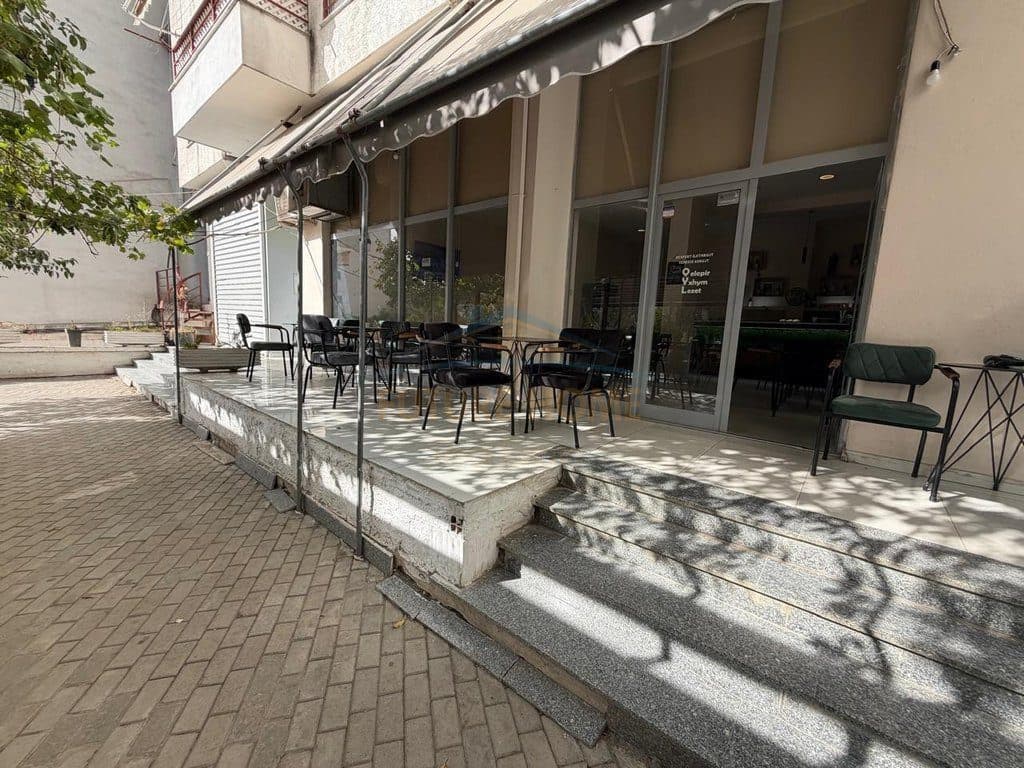 Shitet, Bar-Kafe, Astir, Tiranë. 4