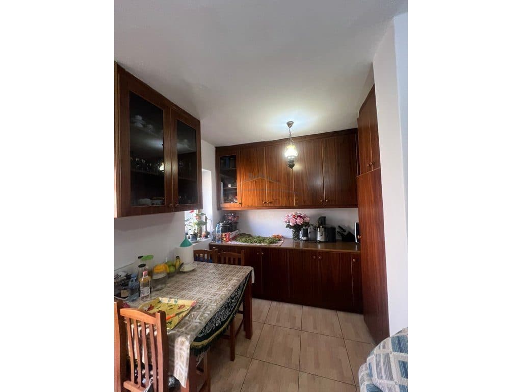 Shitet, Apartament 3+1, Rruga Karl Gega, Tirane 3