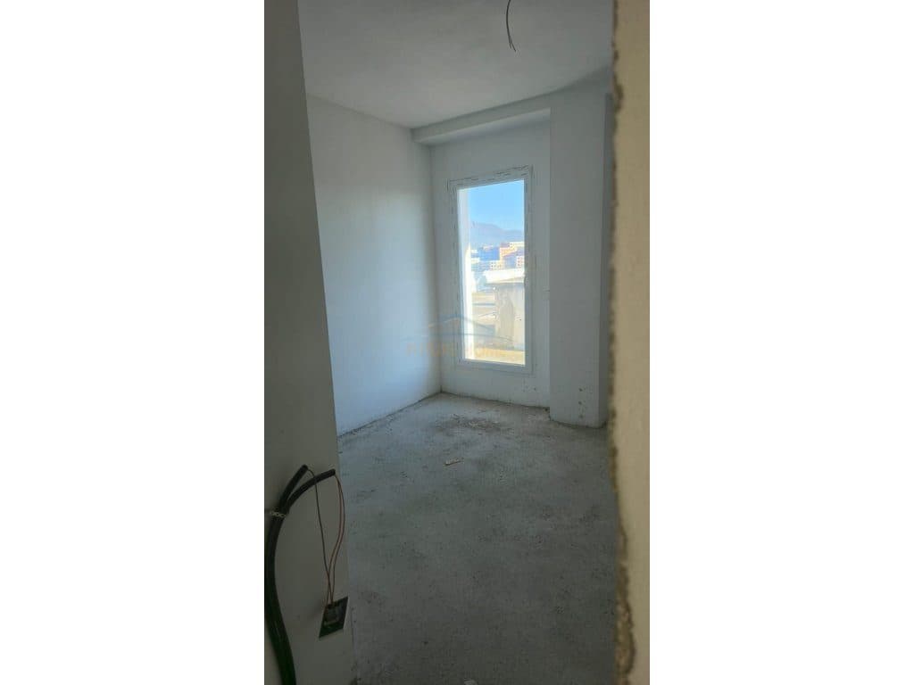 Shitet, Penthouse, Ali Dem, Tirane 3