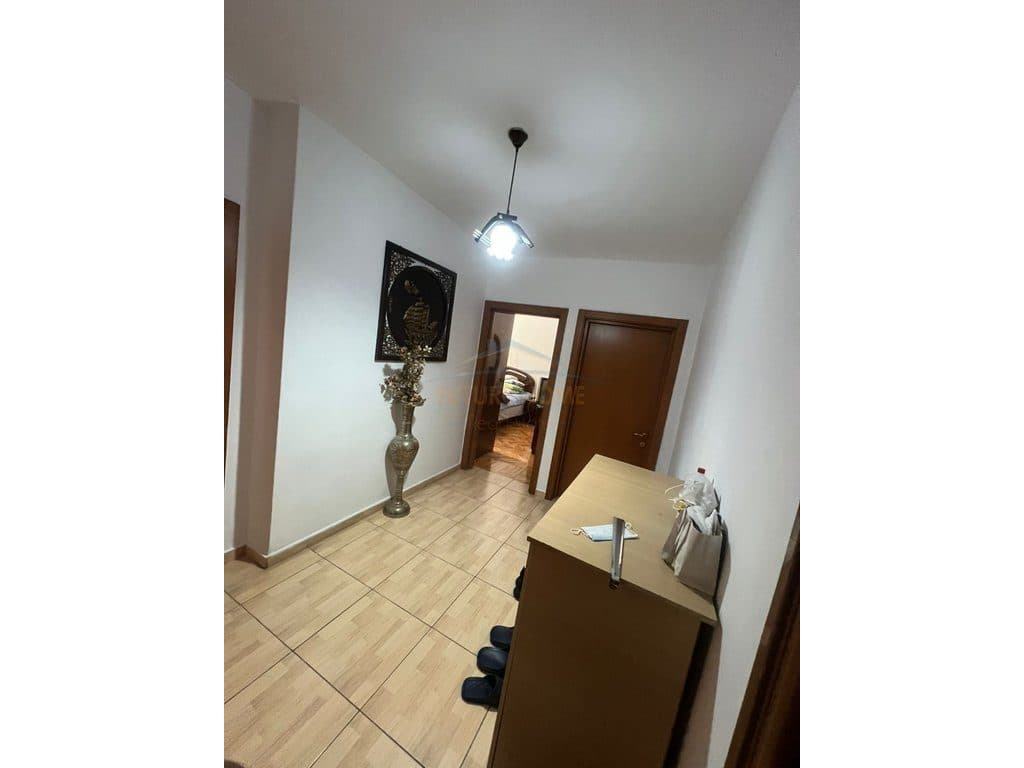Shitet, Apartament 3+1, Rruga Karl Gega, Tirane